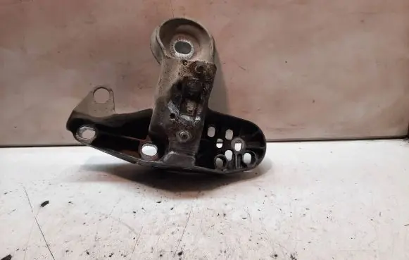 Volkswagen PASSAT B5 Engine mounting bracket 4B0199351B