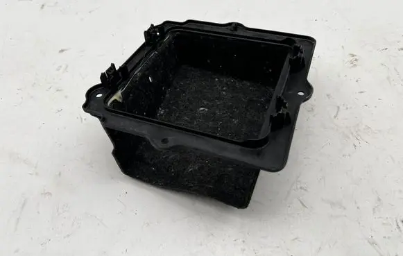 Jeep Grand Cherokee WL Quarter panel pressure vent 68542779AA