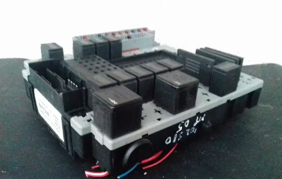 Volvo S80 Fuse module 08679899