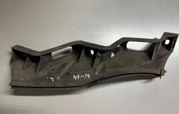 Volkswagen PASSAT B6 Front bumper mounting bracket 3C0807890