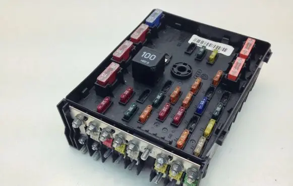 Volkswagen PASSAT CC Fuse module 3C0937125