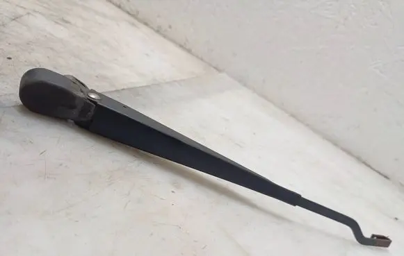 Mercedes-Benz W123 Front wiper blade arm 3399990553