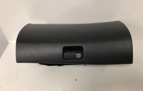 Toyota Avensis T250 Glove box