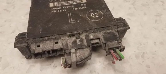 Mercedes-Benz E W210 Door control unit/module 2108207526