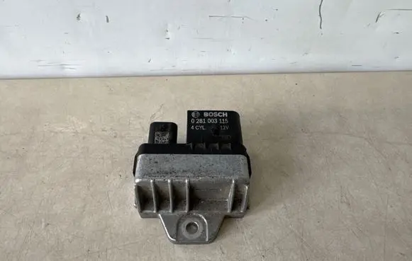 BMW 3 F30 F35 F31 Glow plug pre-heat relay 0281003115