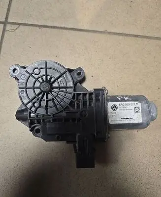 Volkswagen Jetta V Front door window regulator motor 6R0959801M