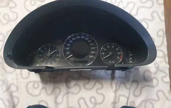 Mercedes-Benz E AMG W211 Speedometer (instrument cluster) A2115400048