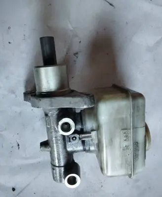 Skoda Octavia Mk1 (1U) Master brake cylinder 1j1611301b