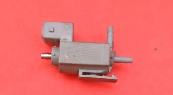 BMW 7 E38 Vacuum valve 7516376