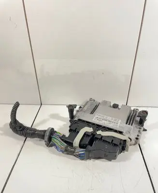 Ford Focus Engine control unit/module CV6112A650AME 0261S09146