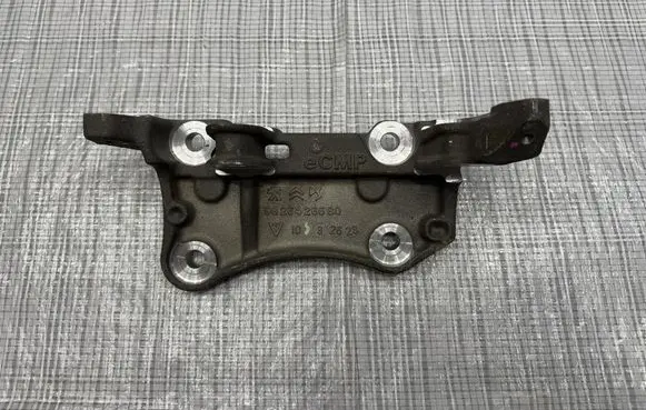 Fiat Panda III Engine mount vacuum valve 9826426680