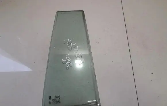 Opel Astra F Rear vent window glass 