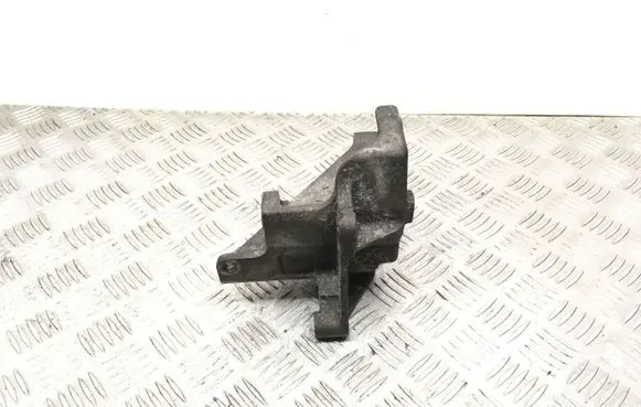 Subaru Legacy Engine mounting bracket