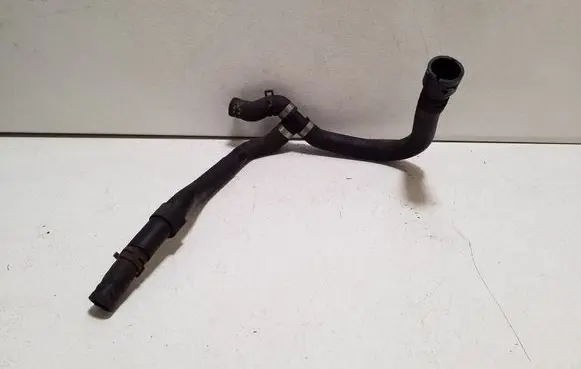 Volkswagen PASSAT B8 Engine coolant pipe/hose