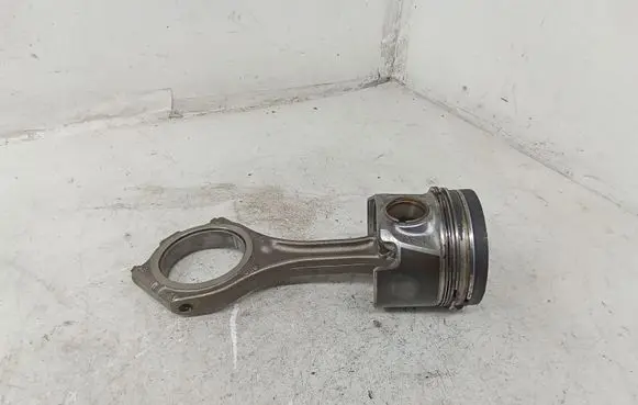 Volkswagen Touareg I Piston with connecting rod