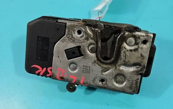 Opel Vivaro Rear door lock 8200008468 IMPRK1589640