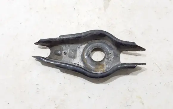 Tesla Model 3 Rear upper control arm/wishbone 1044451
