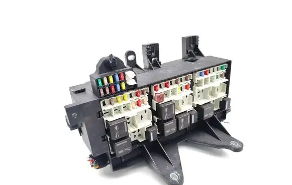 Jaguar XE Fuse module GX73-14A067-DB P00146530B