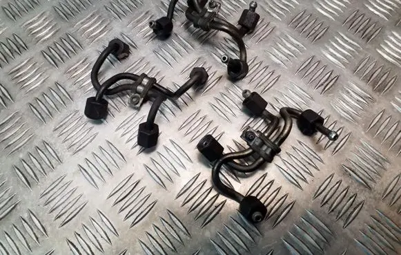 Fuel injector supply line/pipe
