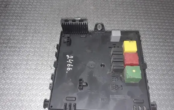 Opel Signum Fuse module 13112909