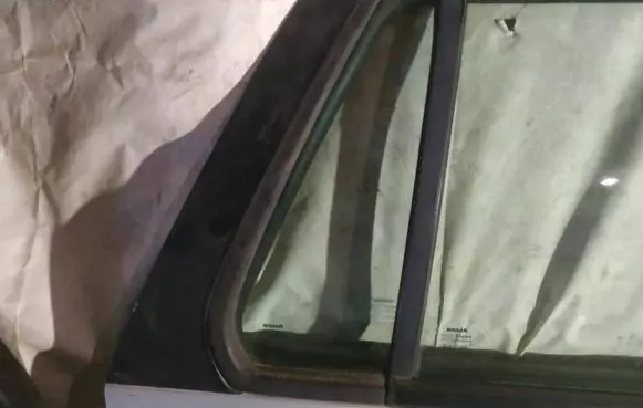 Nissan Primera Rear vent window glass 