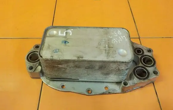 Land Rover Range Rover L405 Engine oil radiator 1388244S01