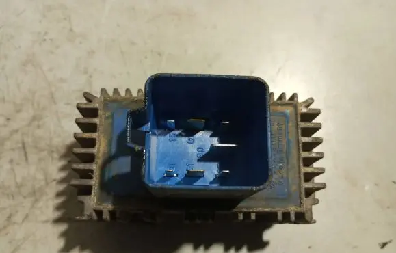 Opel Zafira B Glow plug pre-heat relay 55353011 51299014B