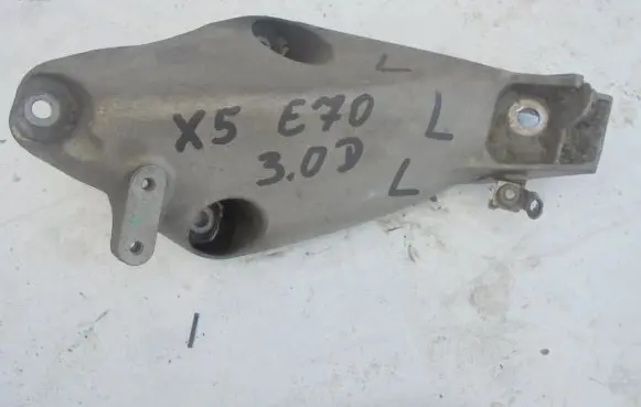 BMW X5 E70 Engine mounting bracket