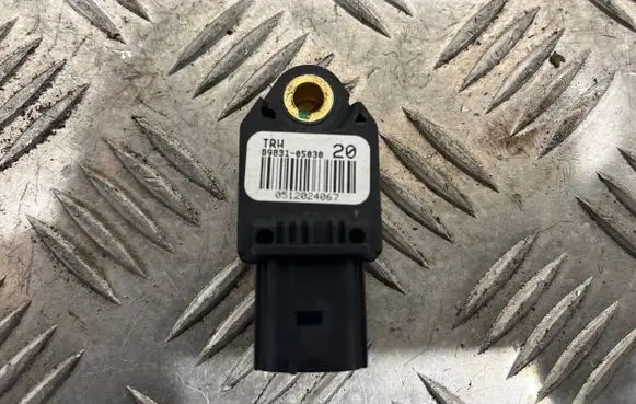 Toyota Avensis T270 Airbag deployment crash/impact sensor 8983105030 0512024067