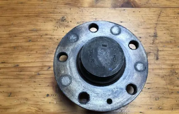 Volkswagen PASSAT B7 Rear wheel hub 3G0598611A