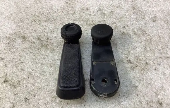 BMW 3 E30 Front door window winding handle 90052886 9282776 0282776