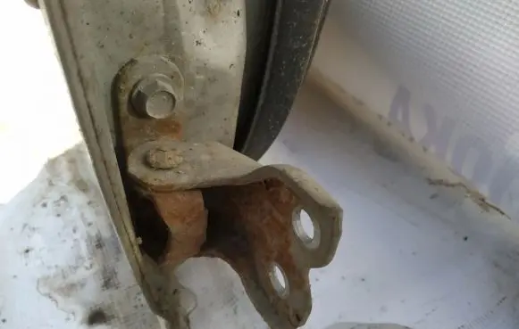 Toyota Corolla Verso E121 Front door upper hinge
