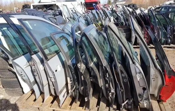 Chrysler Voyager Front door pilkos