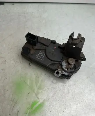 Opel Astra H Rear door lock 13210739