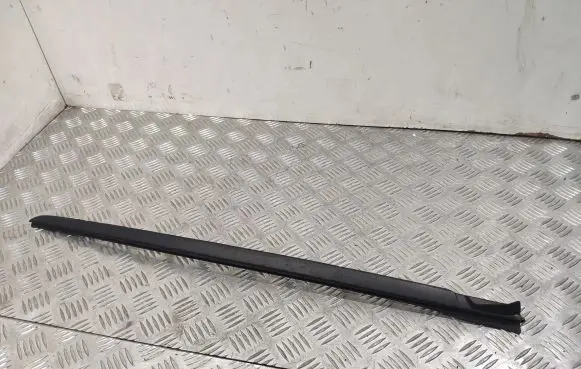 BMW 3 G20 G21 Windshield trim 7427873