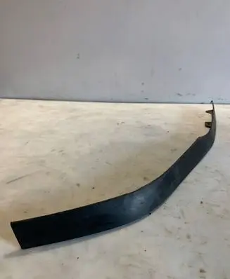 Front bumper lip