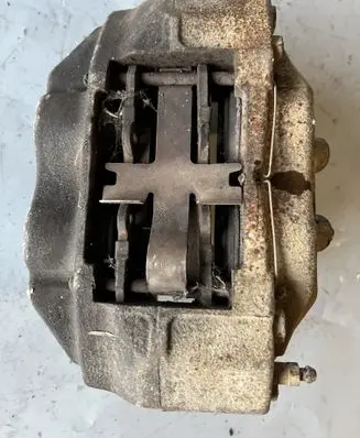 Toyota Land Cruiser (HDJ90) Front brake caliper