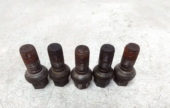 Volkswagen Phaeton Nuts/bolts 