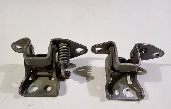 Dodge Challenger Front door upper hinge 643AC