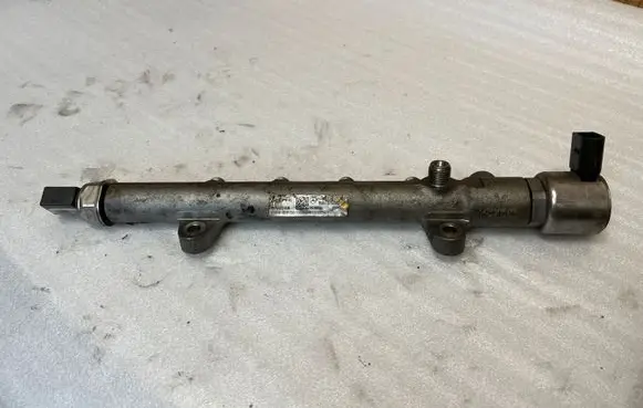 Mercedes-Benz E W212 Fuel main line pipe A6510700495