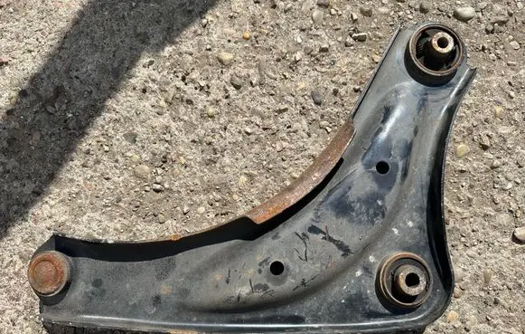 Nissan Juke I F15 Front lower control arm/wishbone