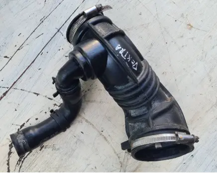 Opel Vectra B Breather/breather pipe/hose 90528773 1301637cpe