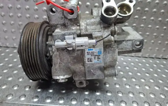Peugeot 107 Air conditioning (A/C) compressor (pump) S27624553 883100H010J