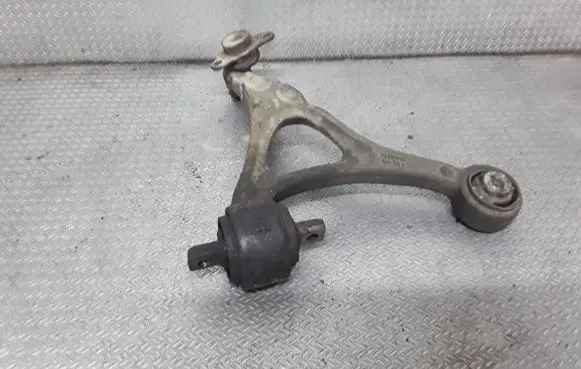 Volvo XC90 Front lower control arm/wishbone