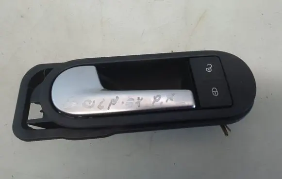 Volkswagen Golf Plus Front door interior handle 5M0837197