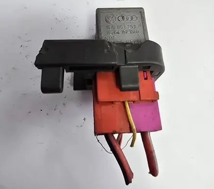 Volkswagen Polo III 6N 6N2 6NF Other relay 8D0951253 231415253