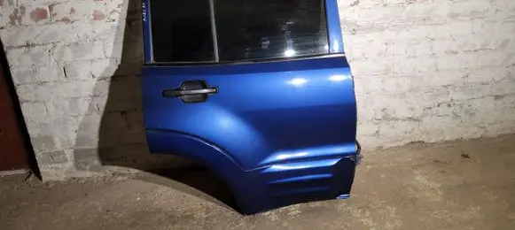 Mitsubishi Pajero Rear door