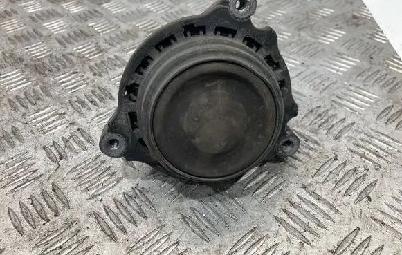 Engine mount bracket