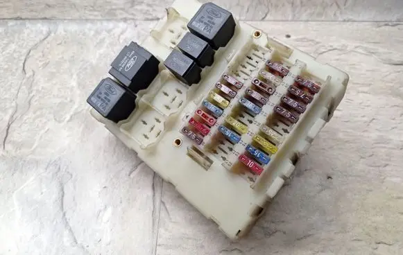Ford Focus Fuse module 98AG14A073AG 98AG14K150AE