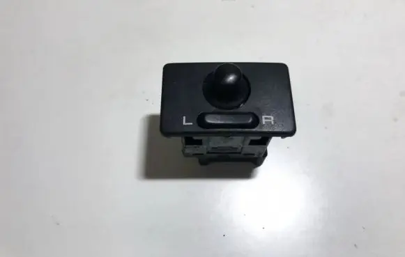 Nissan Pathfinder WD21 Wing mirror switch 61167